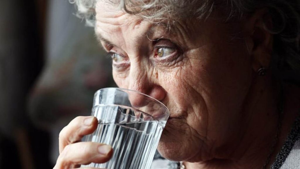 Dehydration in Elderly People - How to Recognize and Prevent Dehydration